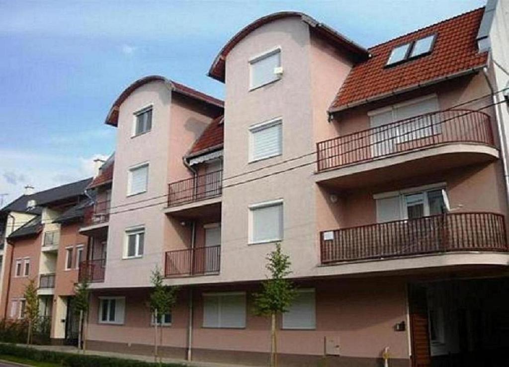 Major Street Apartman Apartamento Hajdúszoboszló Exterior foto